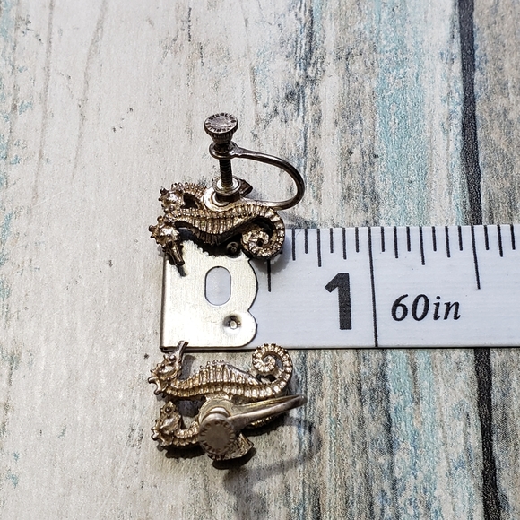 Vintage  Sea Horse Earrings!! - Picture 6 of 6